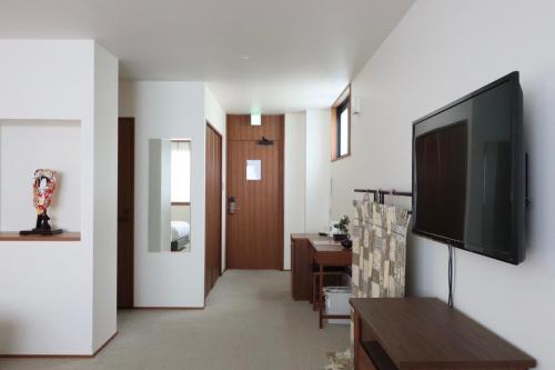 Deluxe Twin Room image 9