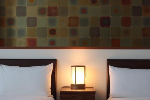 Deluxe Twin Room image 6