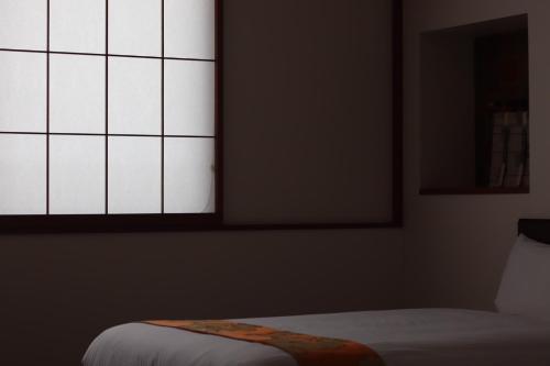 Deluxe Twin Room image 3
