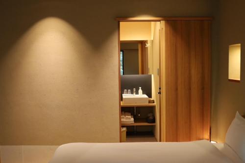 Superior Twin Room with Garden View image 9