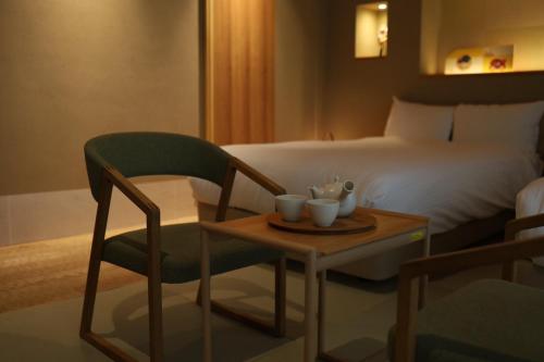 Superior Twin Room with Garden View image 8