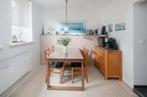 One-Bedroom Apartment image 8