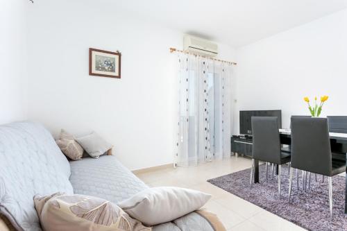One-Bedroom Apartment with Terrace and Sea View image 10