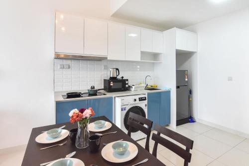 Comfy & Stylish 2BR Continew Apt Near IKEA and TRX - image 12
