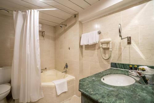 Azal Pyramids Hotel - image 5