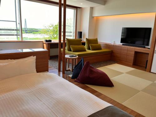 room detail thumbnail 1