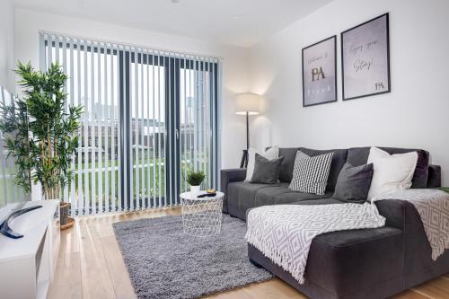 Pluxa Moonstone Metropolis Luxury Getaway in Birmingham City Centre, Birmingham