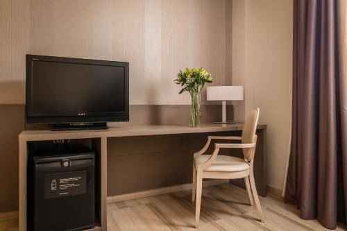 Double or Twin Room with Extra Bed (2 Adults + 1 Child)