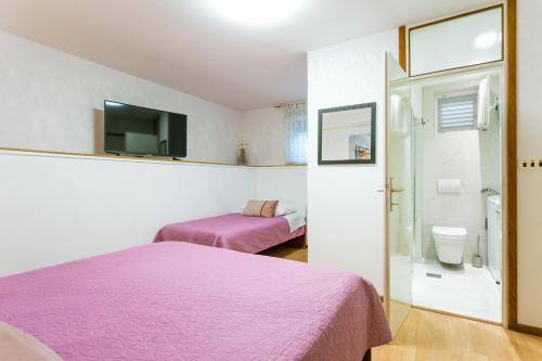 One-Bedroom Apartment with Terrace and Sea View image 10