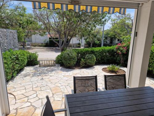 Dārzs, Cozy apartment near beach in Gajac in Skunca