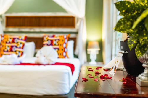 Honeymoon Suite image 8