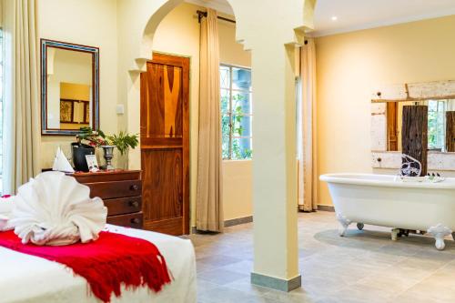 Honeymoon Suite image 6