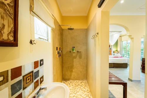 Honeymoon Suite image 2