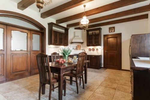 Apartamenty w Dworku Cheval