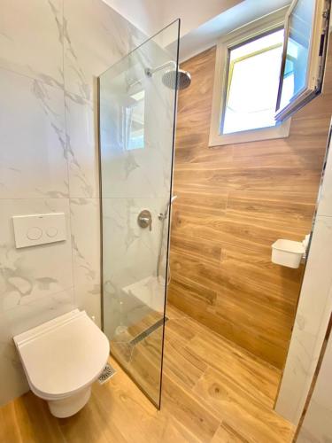 Foti Rooms – Himarë, CA