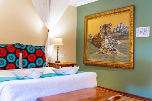 Classic Triple Suite image 6