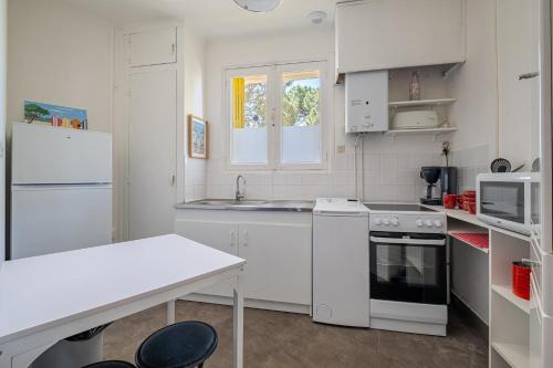 One-Bedroom Apartment image 10