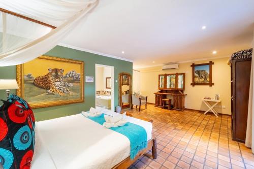 Classic Triple Suite image 1