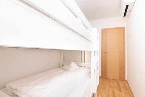 Apartments Leonel by Locap Group