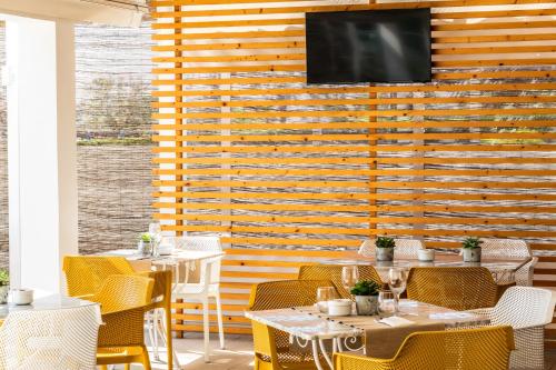 Cabot Romantic- Adults Only - image 4