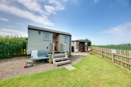 The Shepherds Hut - Accommodation - Holburn