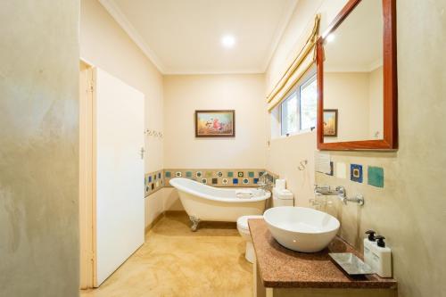 Executive Suite image 5