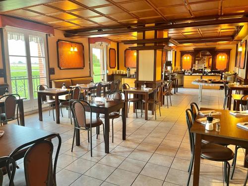 อาหารและเครื่องดื่ม, Logis Hôtel Sully le Château (Logis Hotel Sully le Chateau) in แซ็ง-แปร์-ซูร์-ลัวร์