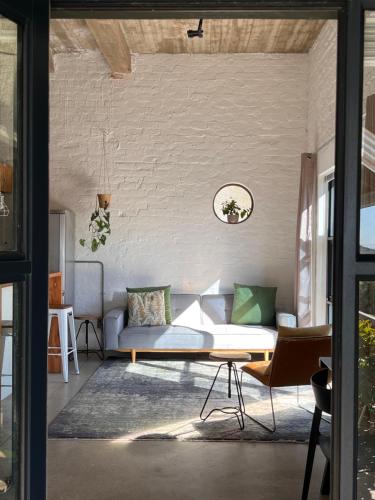 Pub/Hol, GreenHouse APARTMENT in Mount Croix