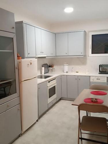 주방, Thanos Studio in 마라티아스 (포키스)