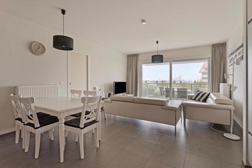 One-Bedroom Apartment image 10