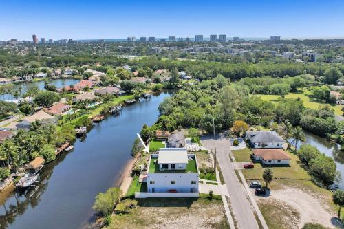 Unique 3-storey Home with Beautiful Lake View in Deerfield Beach, Vereinigte Staaten von Amerika