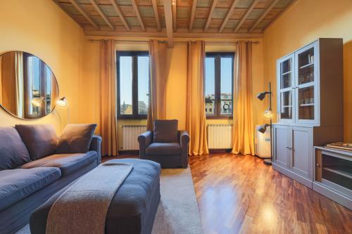 Apartments Florence- Dante's View-Piazza Santa Croce in the heart of Florence - image 2