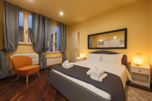 Apartments Florence- Dante's View-Piazza Santa Croce in the heart of Florence - image 11