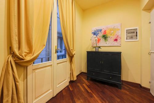 Apartments Florence- Dante's View-Piazza Santa Croce in the heart of Florence - image 14