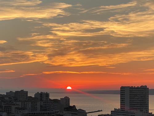 Vue mer - Vue Notre-Dame - Calme - balcon - Climatisation - Location saisonnière - Marseille