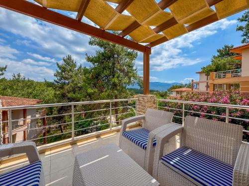 Vedere exterior, Villa Siesta – Luxury Private Pool Villa Surrounded by Pine Trees in Faleza Kusadasi