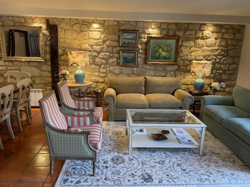 ห้องส่วนกลางสำหรับนั่งเล่น/ดูทีวี, The Manor House in ลากวาร์เดีย