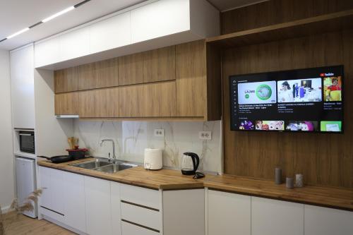 Superior One-Bedroom Apartment with Balcony image 10
