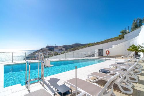 Three-Bedroom Apartment with Sea View image 5