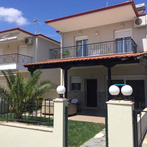 Eliott Cottage, Nikiti