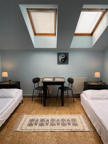 2 twin beds