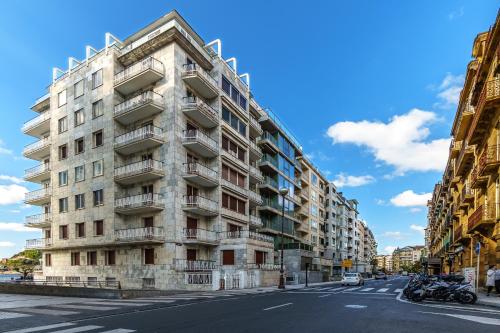 MONTHLY LA CONCHA BREEZE by SWEET HOME SAN SEBASTIAN - image 3