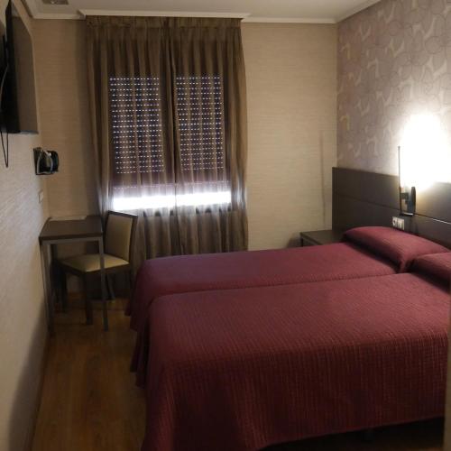 Superior Twin Room image 8