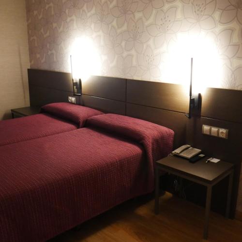Superior Twin Room image 7