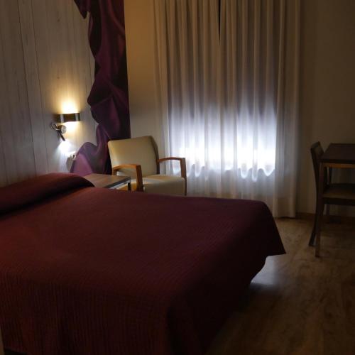 Double Room image 3