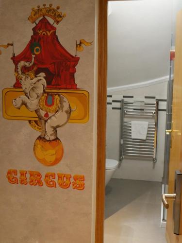 Twin Room image 7
