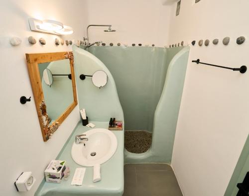 Budget Double or Twin Room with Pool View image 1