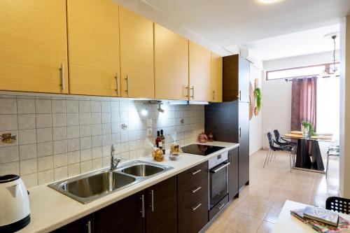 Kitchen, The Mirror House in Omala
