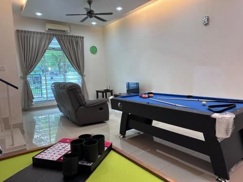 Austin Landed with Pool Table AR43 Austin Landed with Pool Table AR43