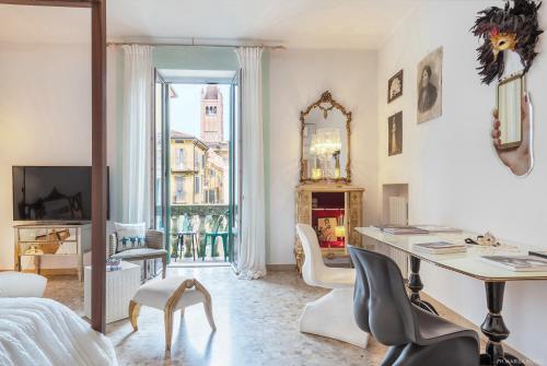 Billie's Flat WHITE - art & design apt in Verona historic centre, Werona (zdjęcie 3)